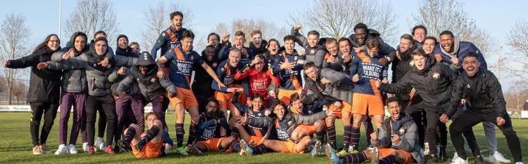 O21 deelt punten met De Graafschap en promoveert